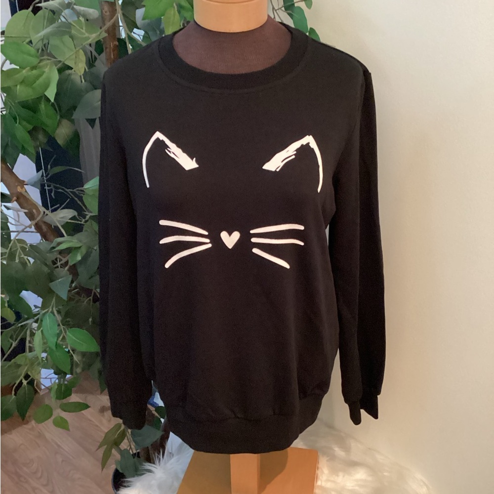 Unbranded cat face long sleeve tee black with white decal Woman’s size Large